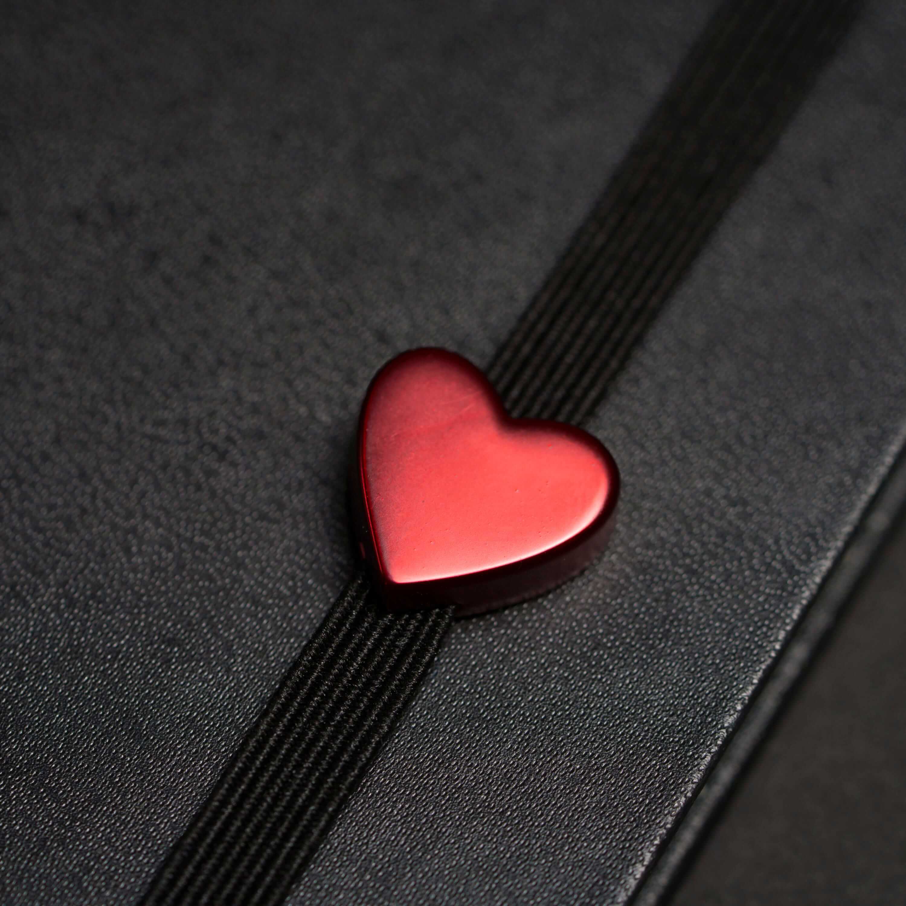 ハートピン メタリックレッド